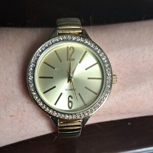 Elegant Gold Women's Quartz Watch